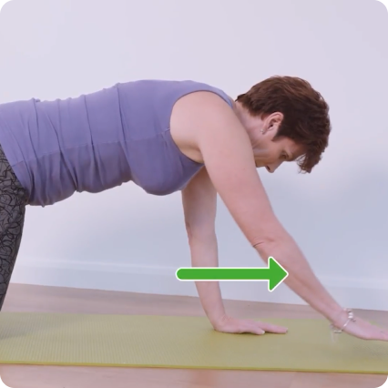 una persona che fa una curva all'indietro